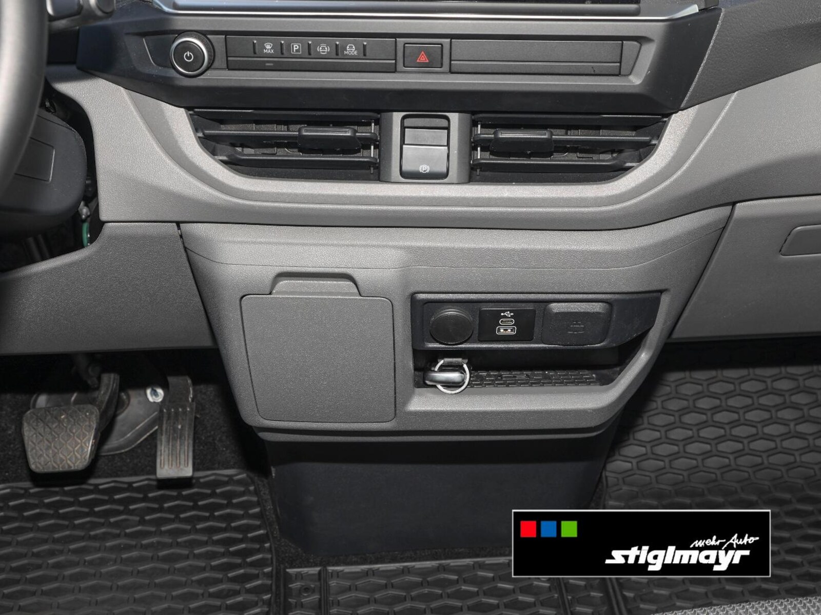 Volkswagen Transporter Kombi kurzer Radstand – Bild 8