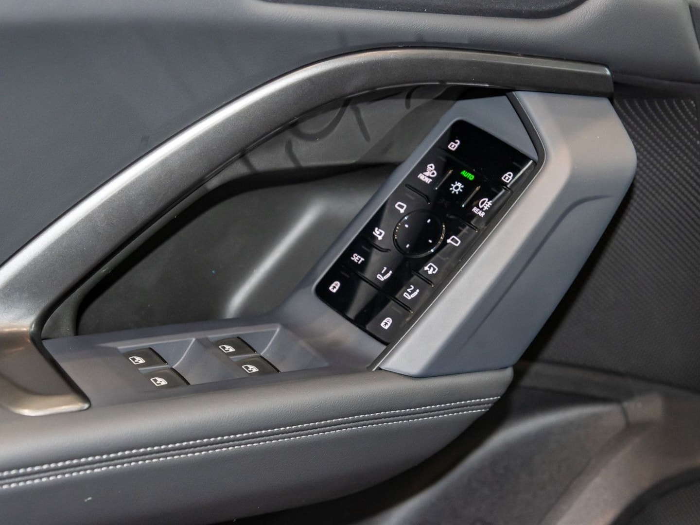 Bild über Audi Q5 SUV TDI quattro 150 kW S tronic - für weitere Informationen kontaktieren Sie den Audi Partner