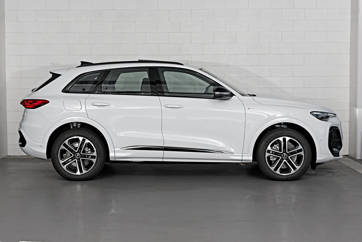 Image about Audi Q5 SUV TDI quattro 150 kW
