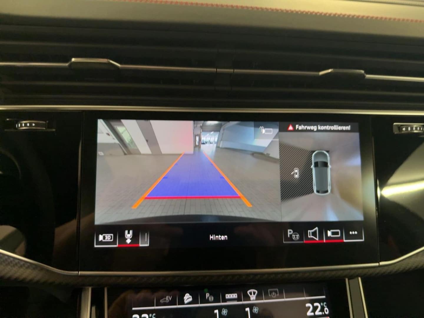Bild über Audi Q8 SUV TFSI e S line business TFSI e quattro 360 kW tiptronic - für weitere Informationen kontaktieren Sie den Audi Partner