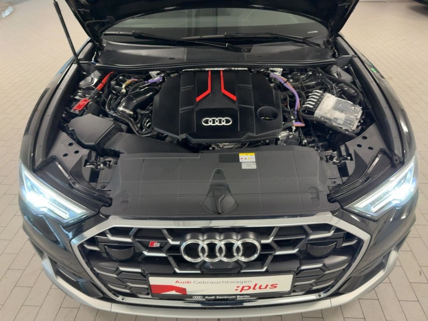 Bild über Audi S6 Limousine TDI quattro tiptronic - für weitere Informationen kontaktieren Sie den Audi Partner