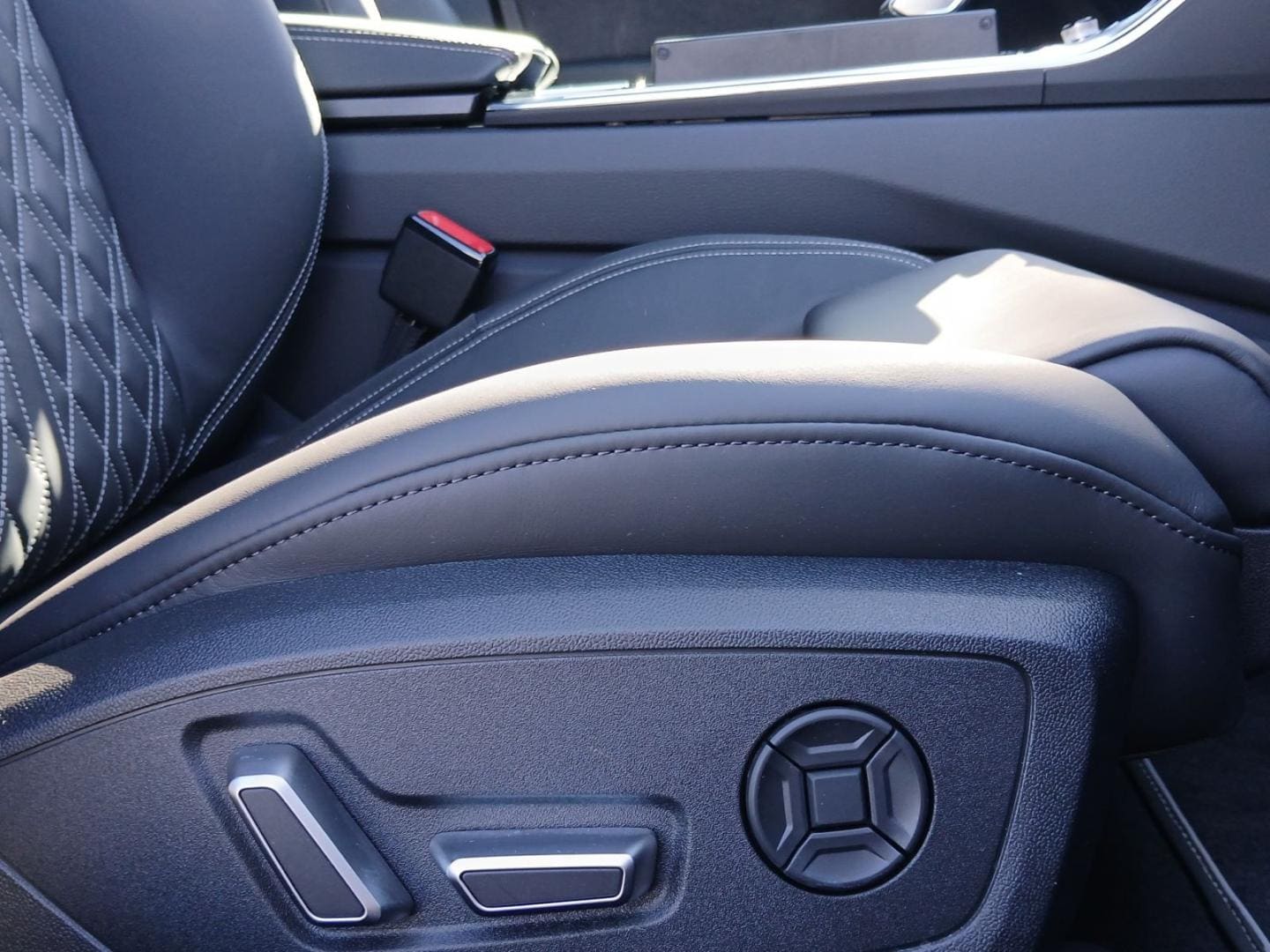 Bild über Audi A6 Avant TFSI e S line 55 TFSI e quattro S tronic - für weitere Informationen kontaktieren Sie den Audi Partner