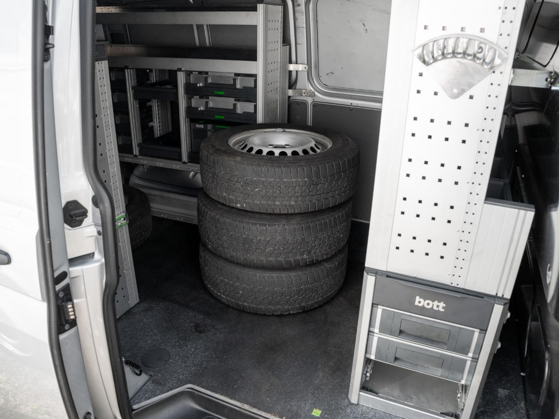 Volkswagen T6.1 Transporter Kasten langer Radstand