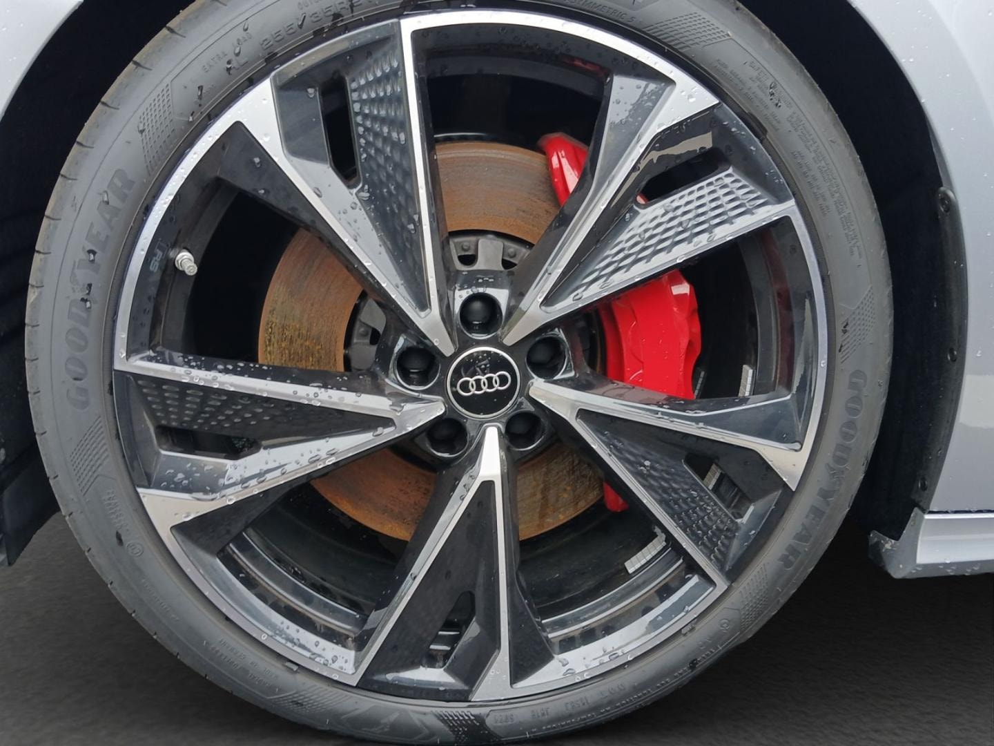 Bild über Audi A6 Avant TFSI e S line 55 TFSI e quattro S tronic - für weitere Informationen kontaktieren Sie den Audi Partner