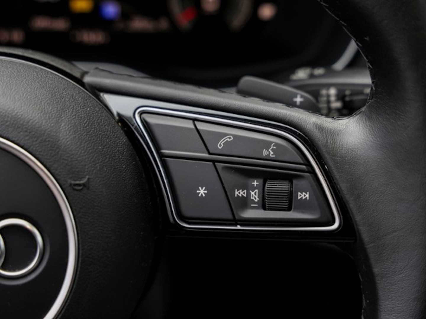Bild über Audi A4 Avant S line 35 TFSI S tronic - für weitere Informationen kontaktieren Sie den Audi Partner
