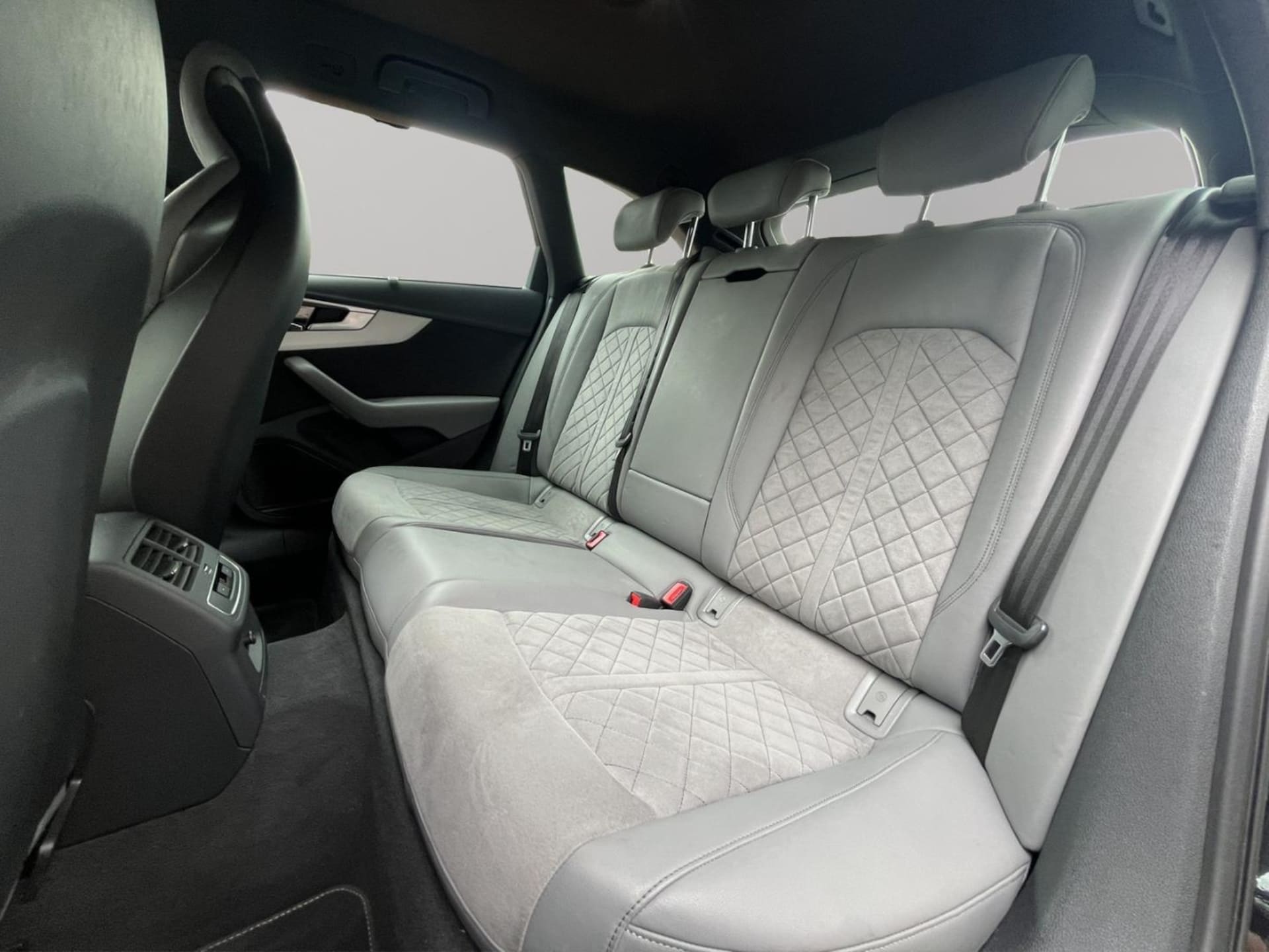 Audi A4 Avant S line