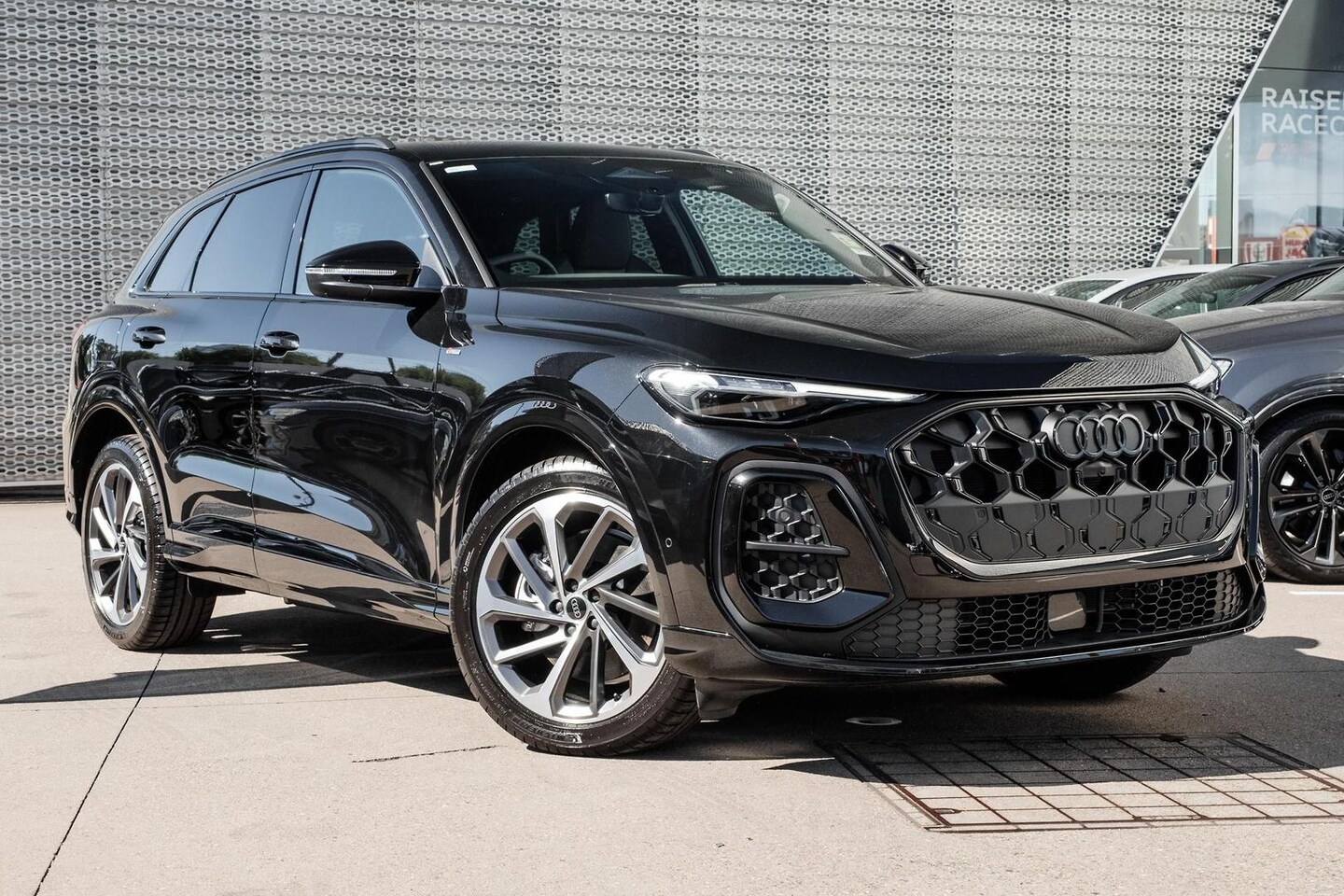 Image about Audi Q5 SUV TDI quattro 150 kW sport