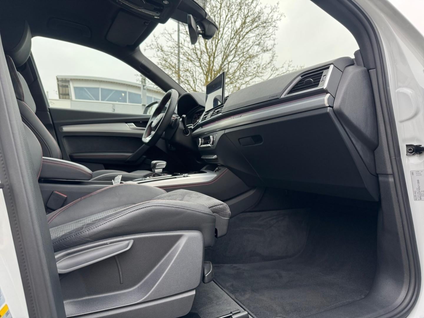 Bild über Audi Q5 Sportback 40 TFSI quattro S tronic - für weitere Informationen kontaktieren Sie den Audi Partner