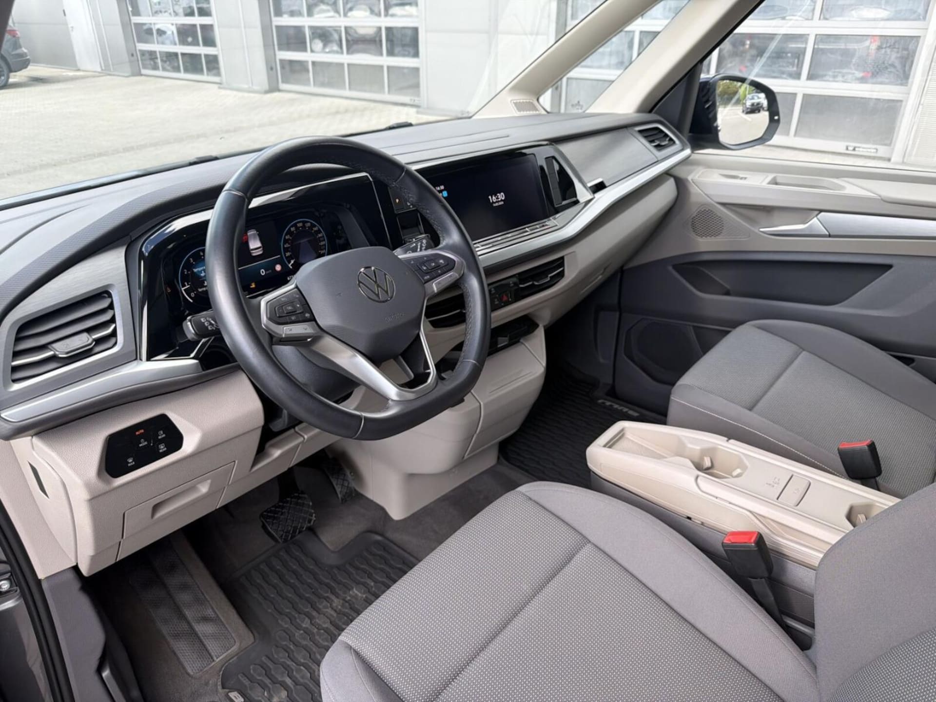 Volkswagen Multivan długi rozstaw osi Life
