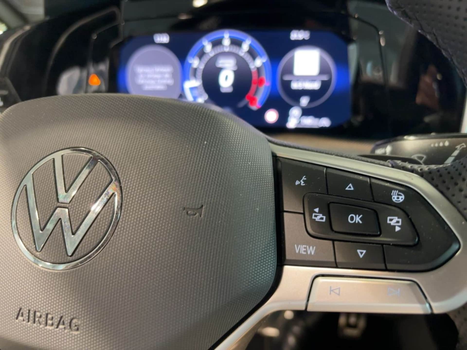 Volkswagen Golf R-Line