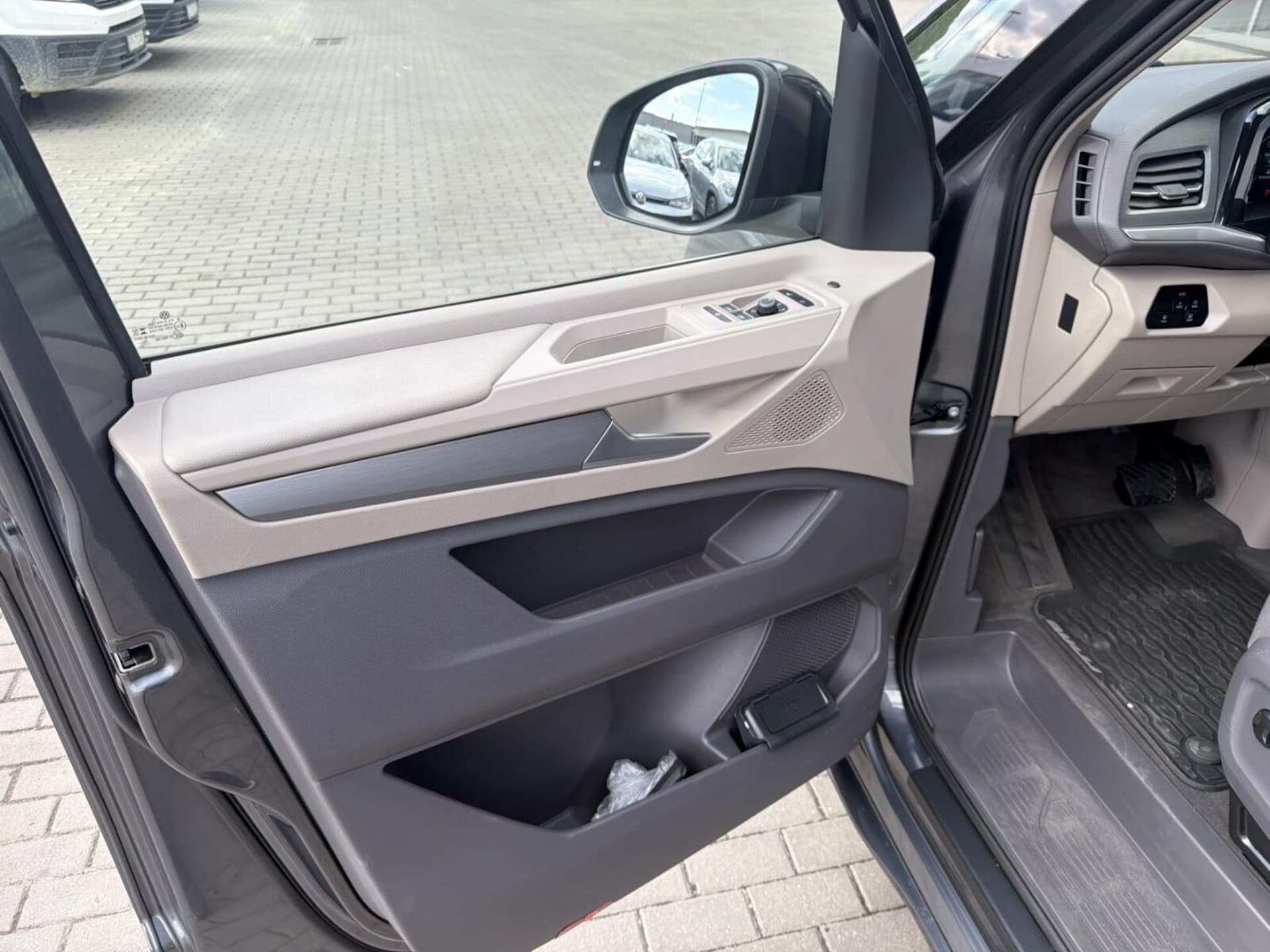 Volkswagen Multivan długi rozstaw osi Life