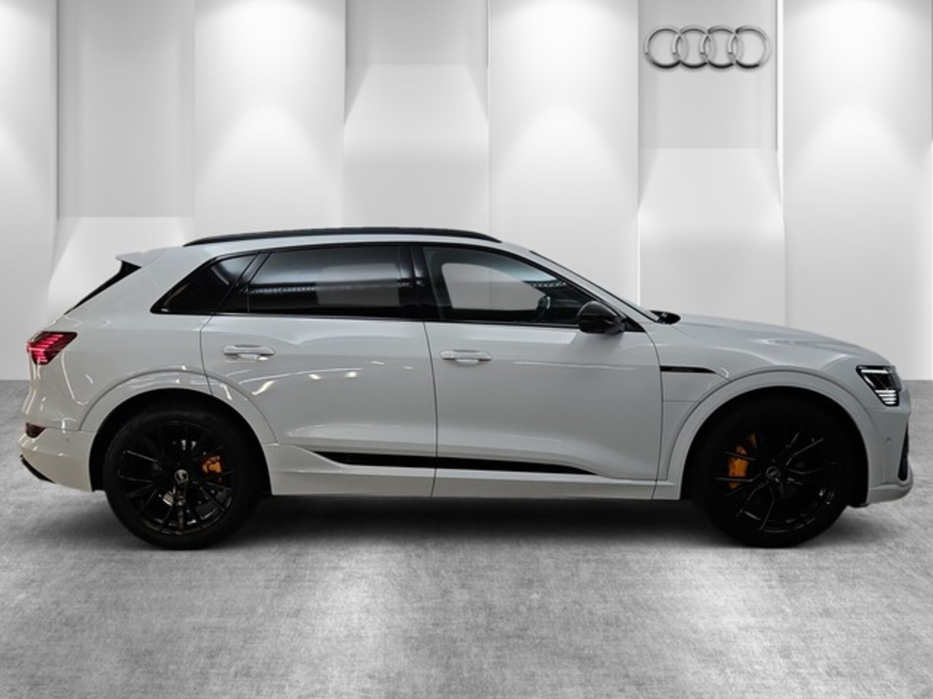 Audi e-tron S line