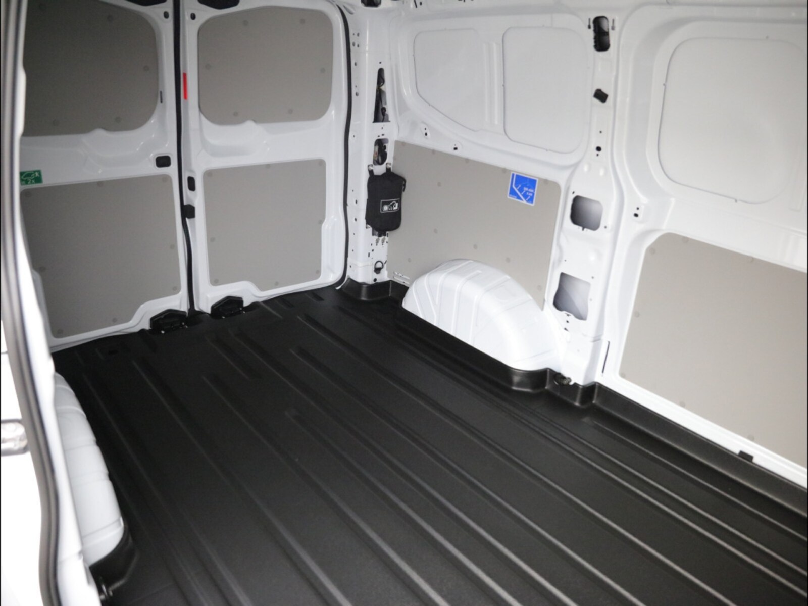 Volkswagen Transporter Kasten kurzer Radstand – Bild 8