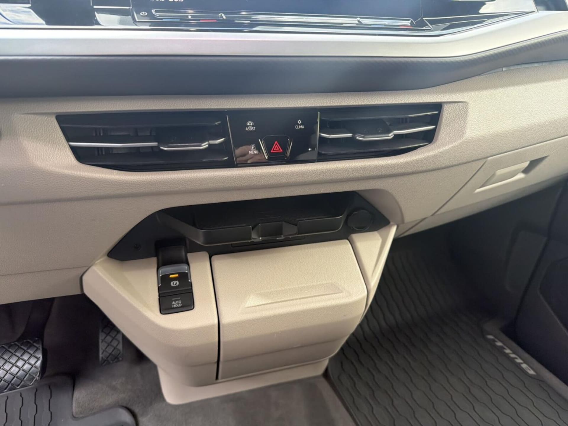 Volkswagen Multivan długi rozstaw osi Life