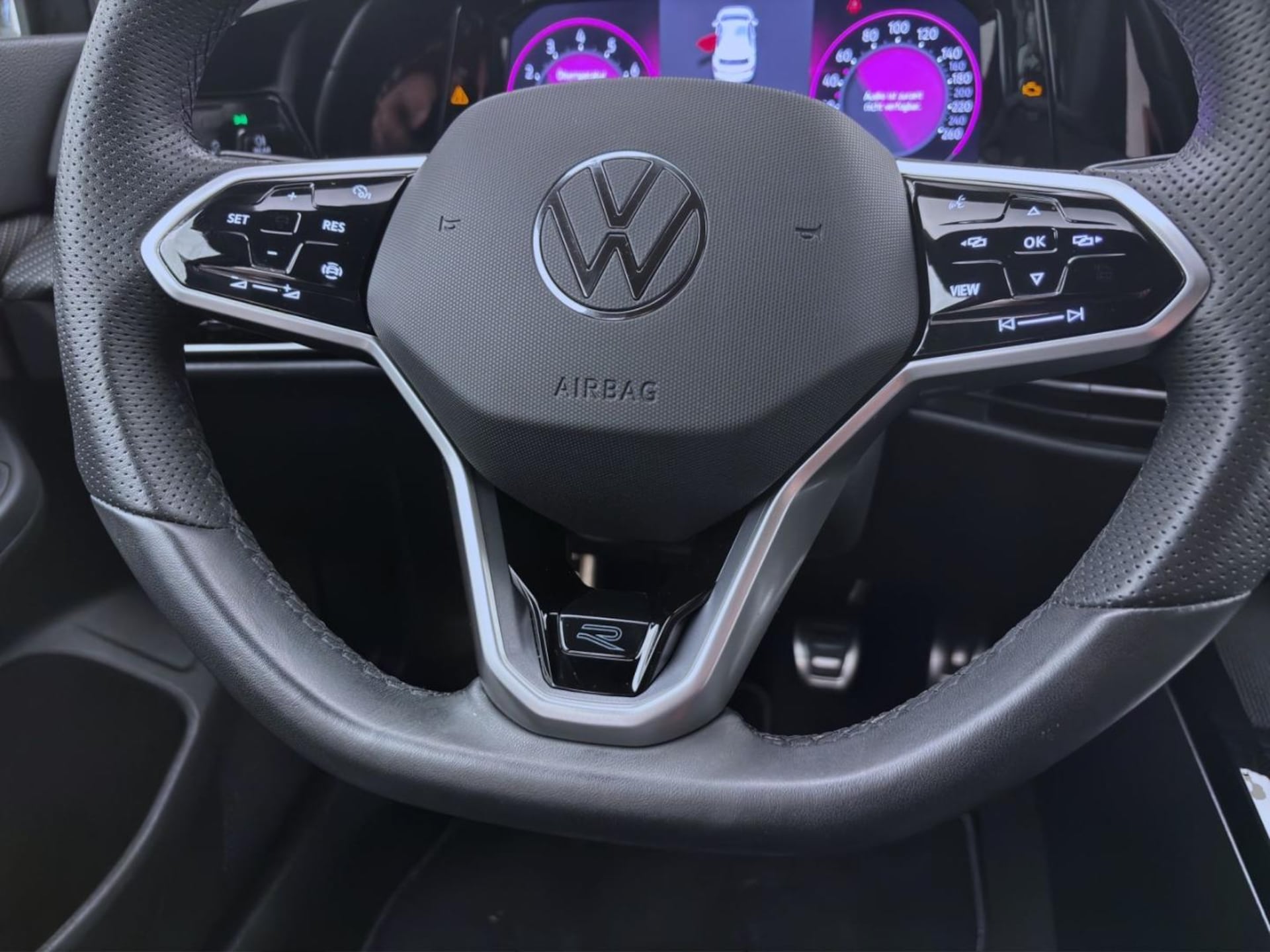 Volkswagen Golf R-Line