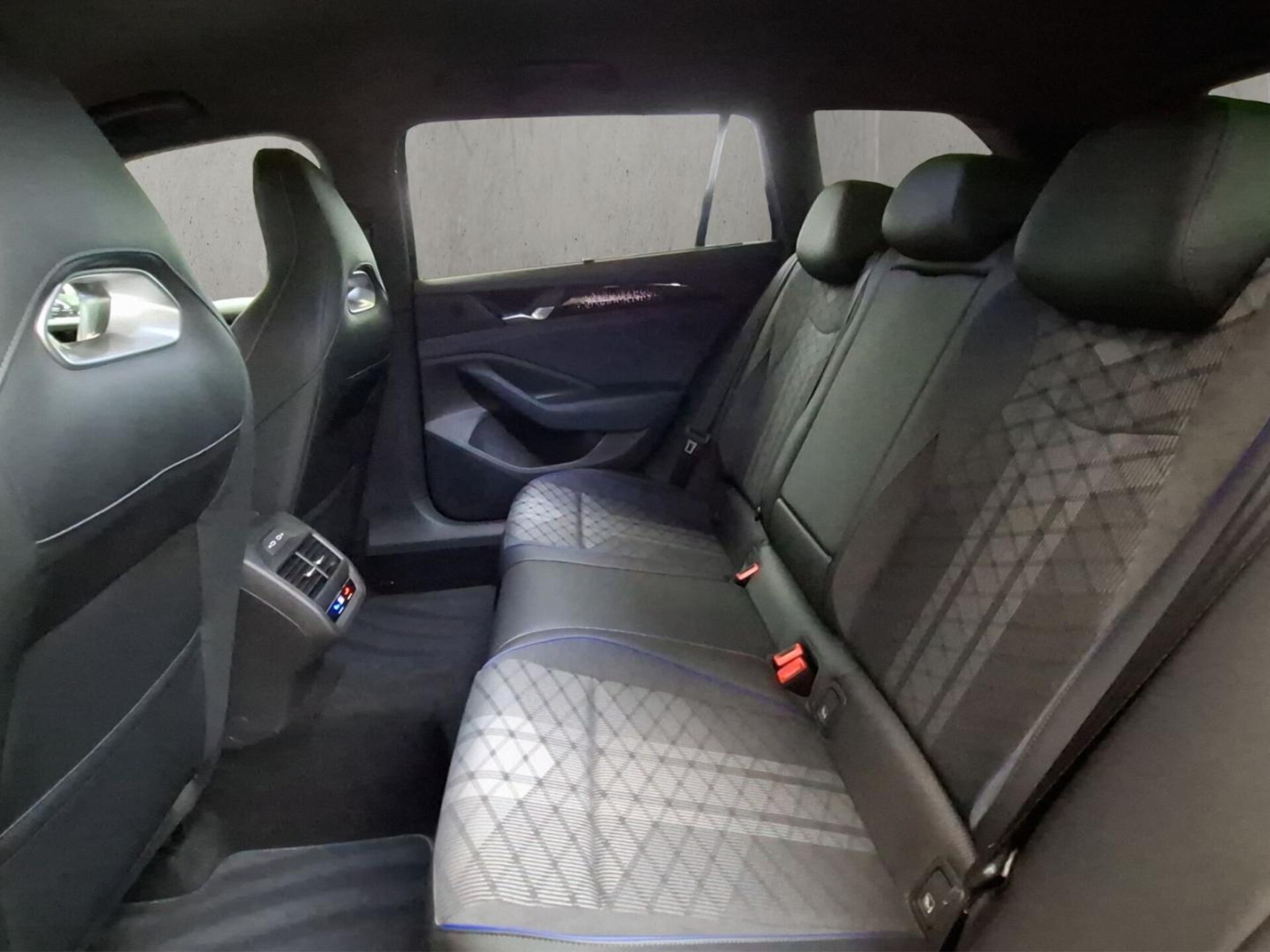 Volkswagen Passat R-Line