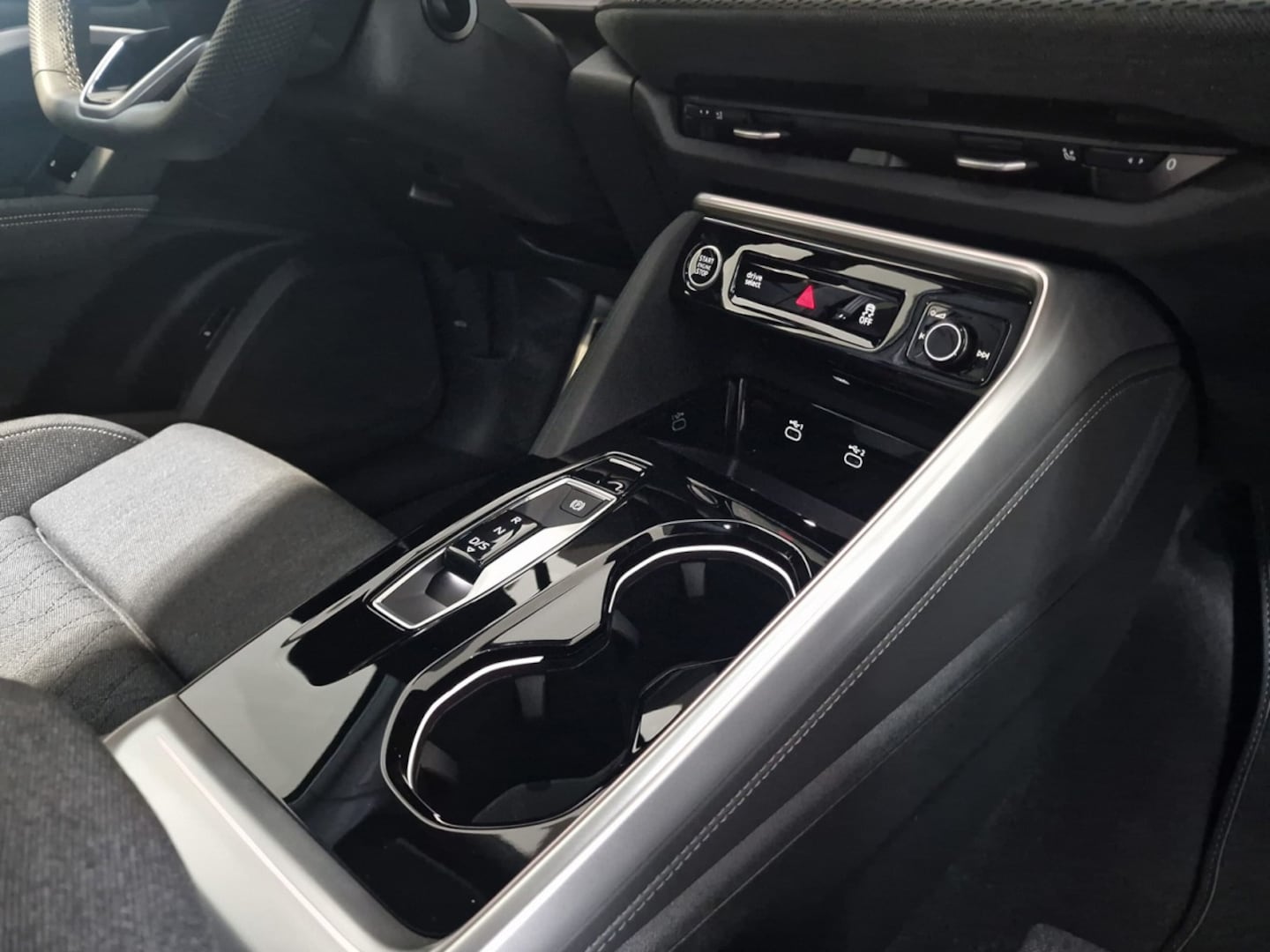 Bild über Audi Q5 SUV TDI quattro 150 kW S tronic - für weitere Informationen kontaktieren Sie den Audi Partner