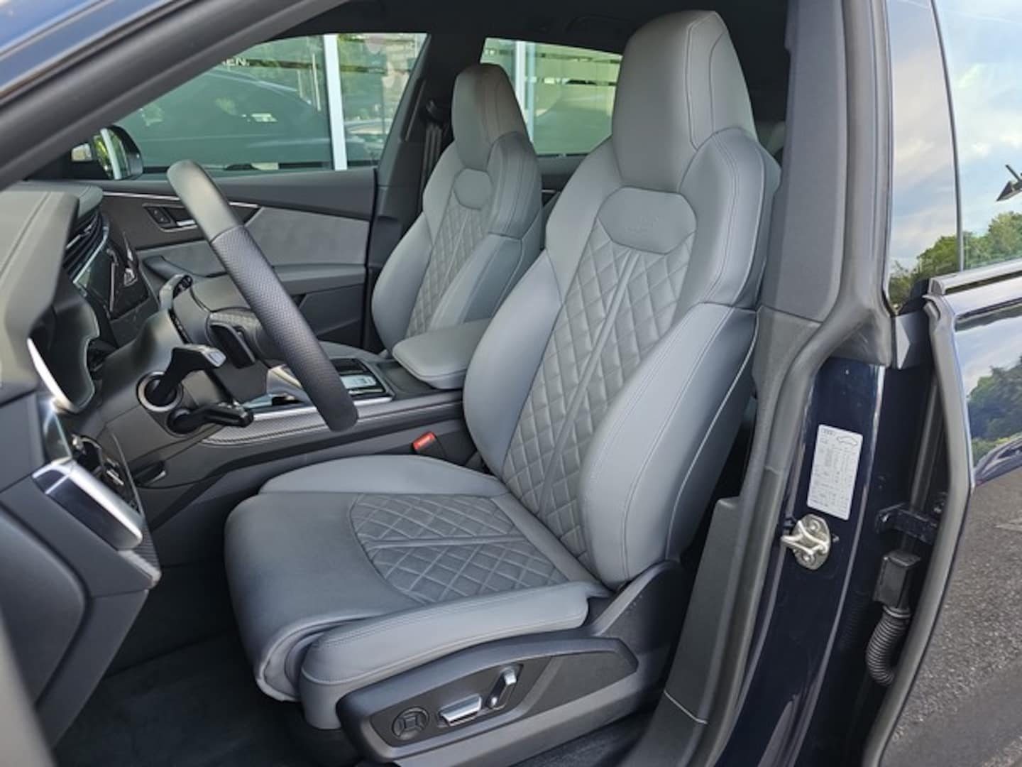 Bild über Audi Q8 SUV 50 TDI quattro tiptronic - für weitere Informationen kontaktieren Sie den Audi Partner