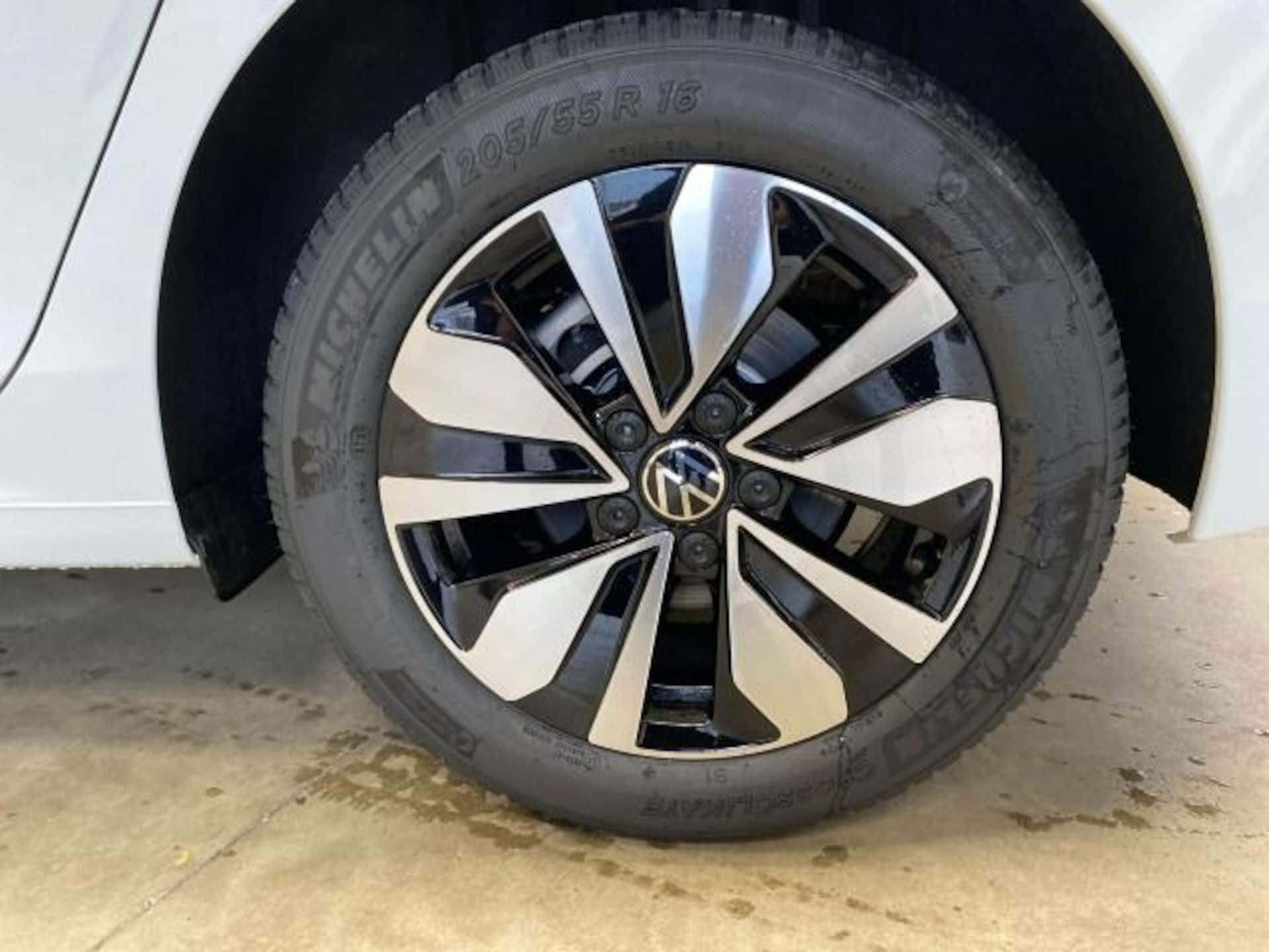 Volkswagen Golf Life