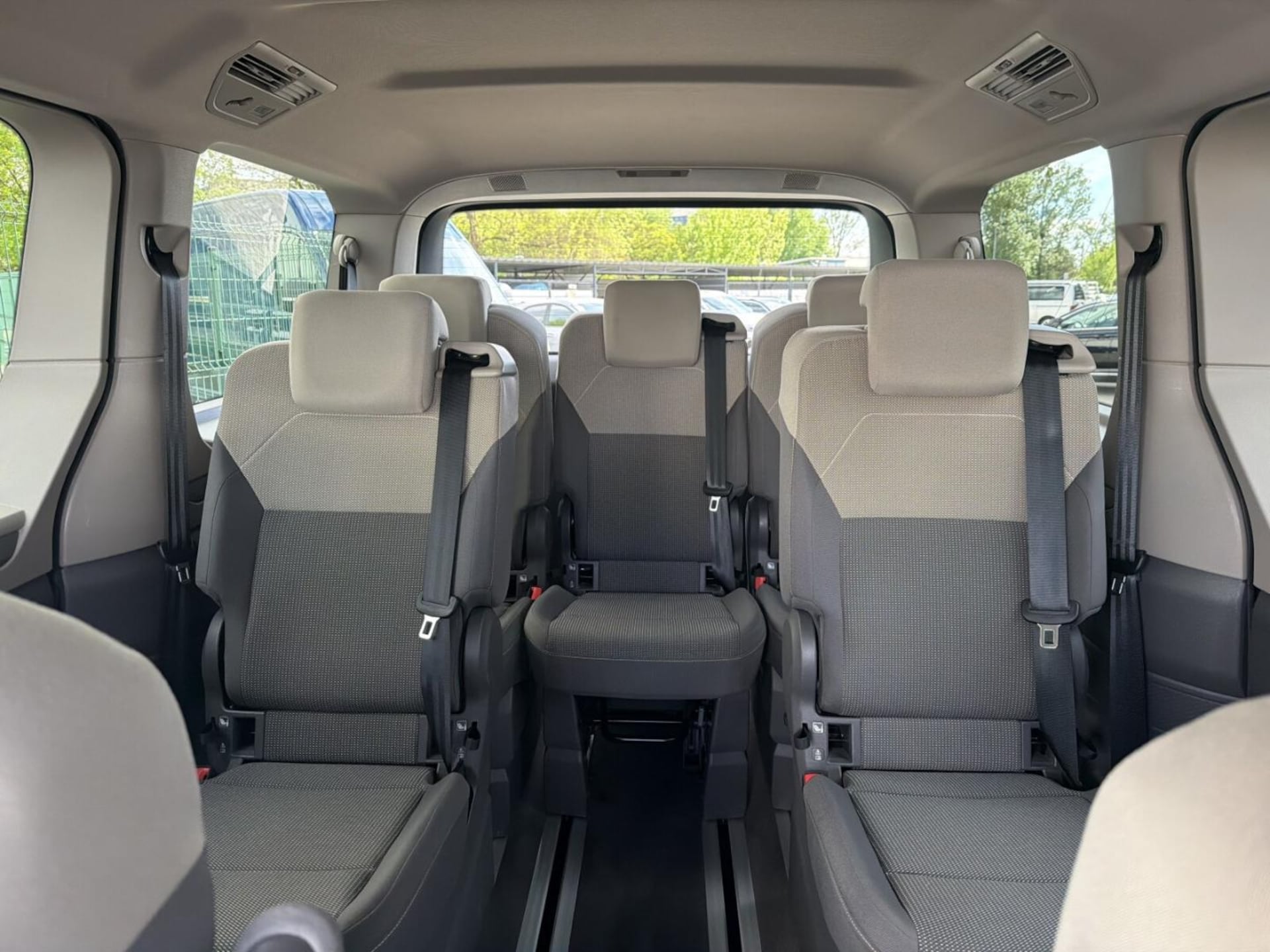 Volkswagen Multivan długi rozstaw osi Life