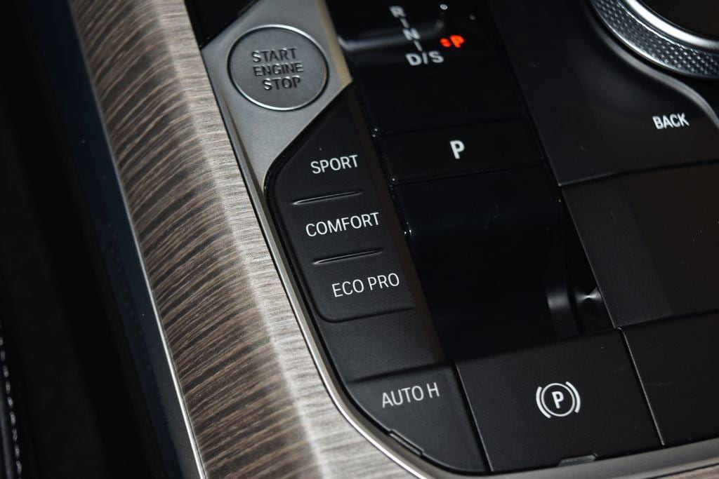 2025 BMW 3 Series 330i - Photo 14