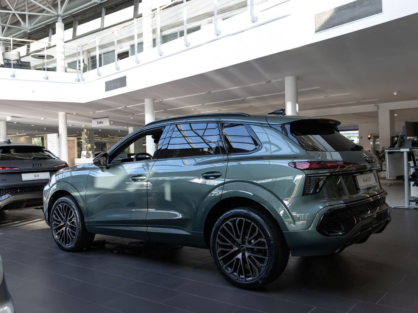 Bild über Audi Q3 SUV e-hybrid e-hybrid 200 kW S tronic - für weitere Informationen kontaktieren Sie den Audi Partner