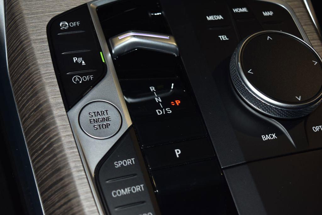 2025 BMW 3 Series 330i - Photo 15