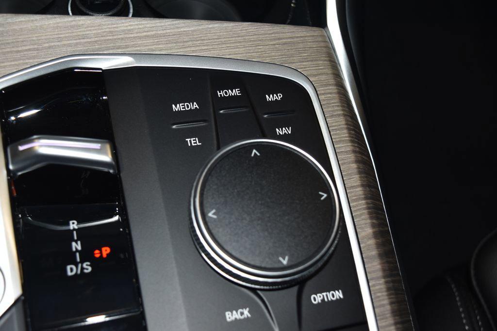 2025 BMW 3 Series 330i - Photo 16