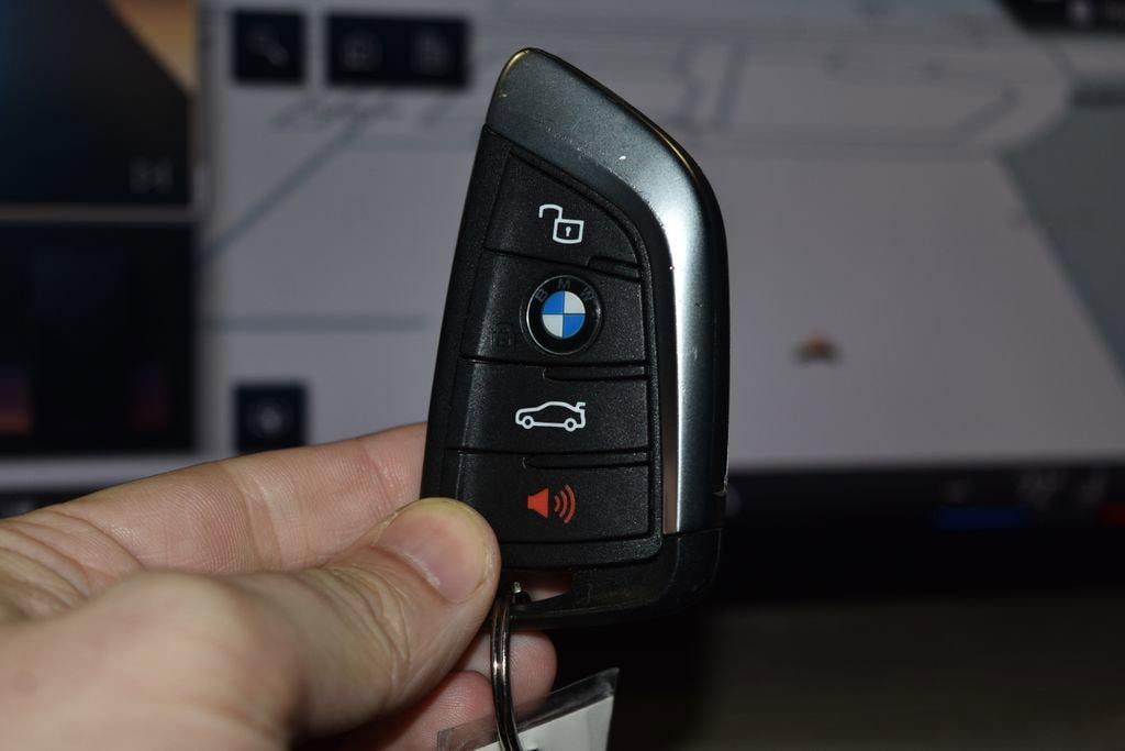 2025 BMW 3 Series 330i - Photo 17