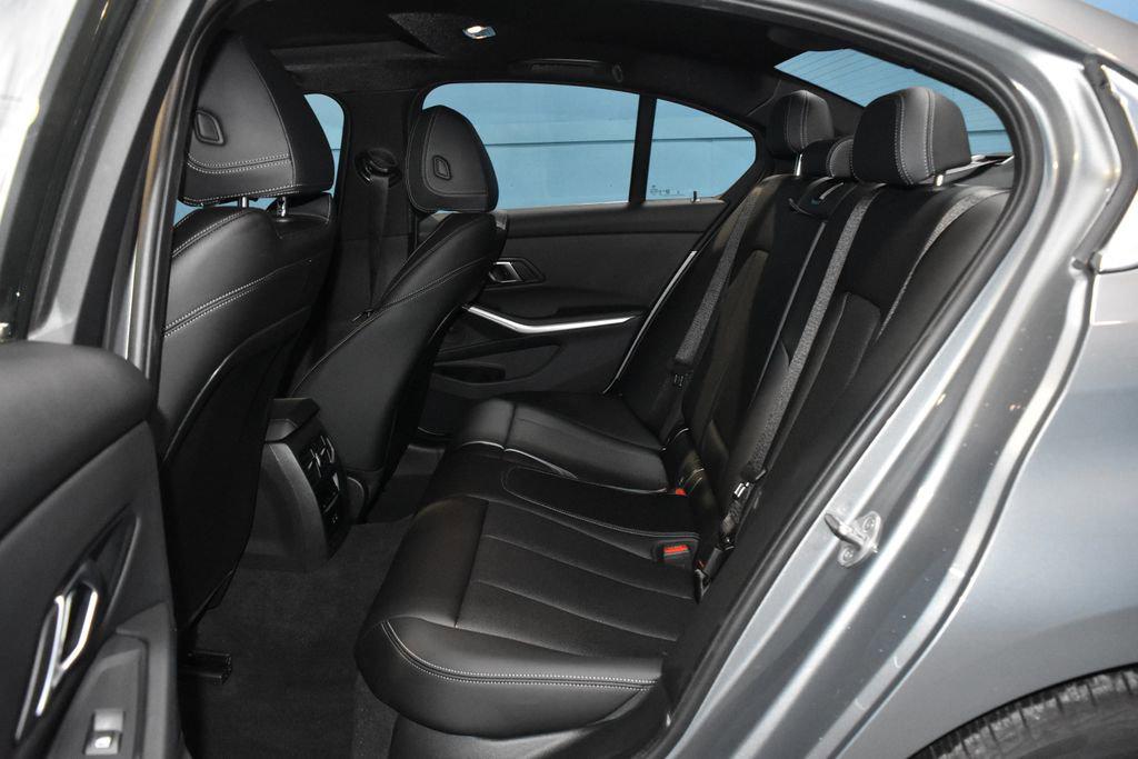 2025 BMW 3 Series 330i - Photo 19