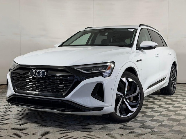 Photo of 2024 Audi Q8 e-tron 