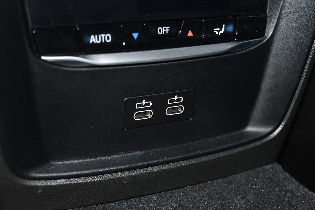 2025 BMW 3 Series 330i - Photo 20