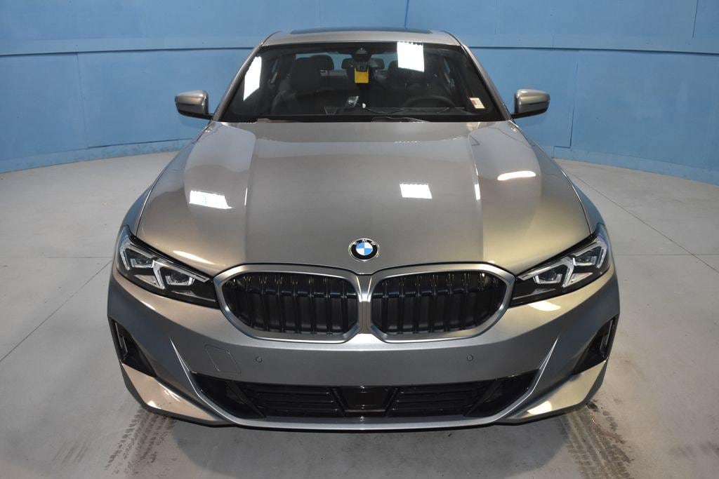 2025 BMW 3 Series 330i - Photo 22