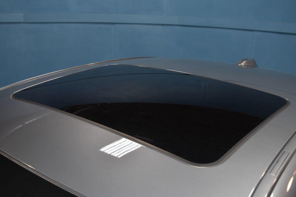 2025 BMW 3 Series 330i - Photo 23