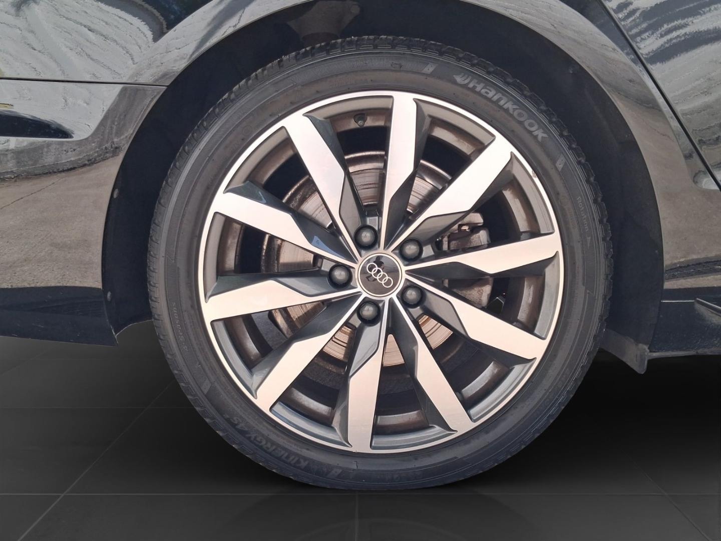 Bild über Audi A4 Avant S line 40 TDI quattro S tronic - für weitere Informationen kontaktieren Sie den Audi Partner