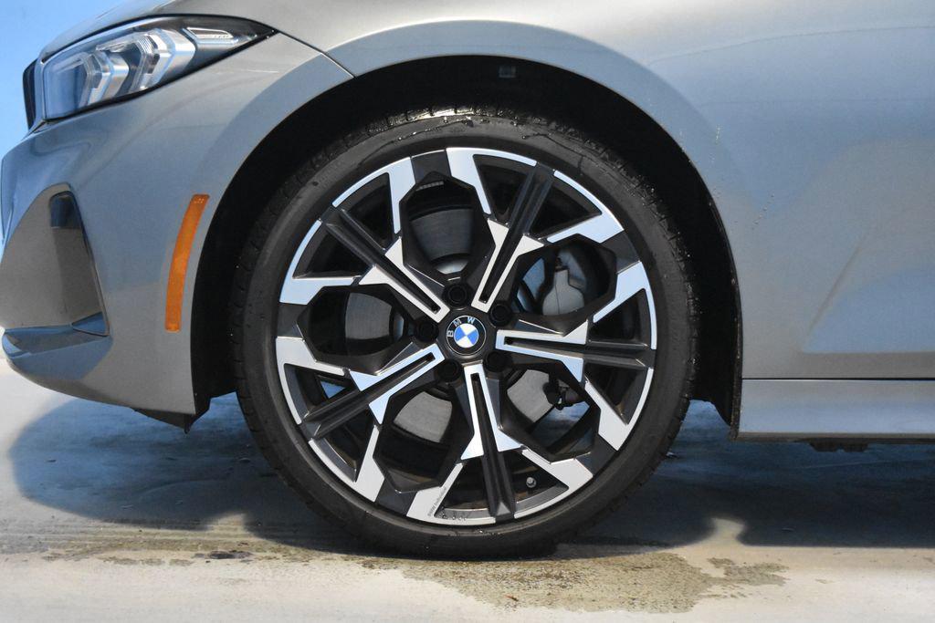 2025 BMW 3 Series 330i - Photo 24