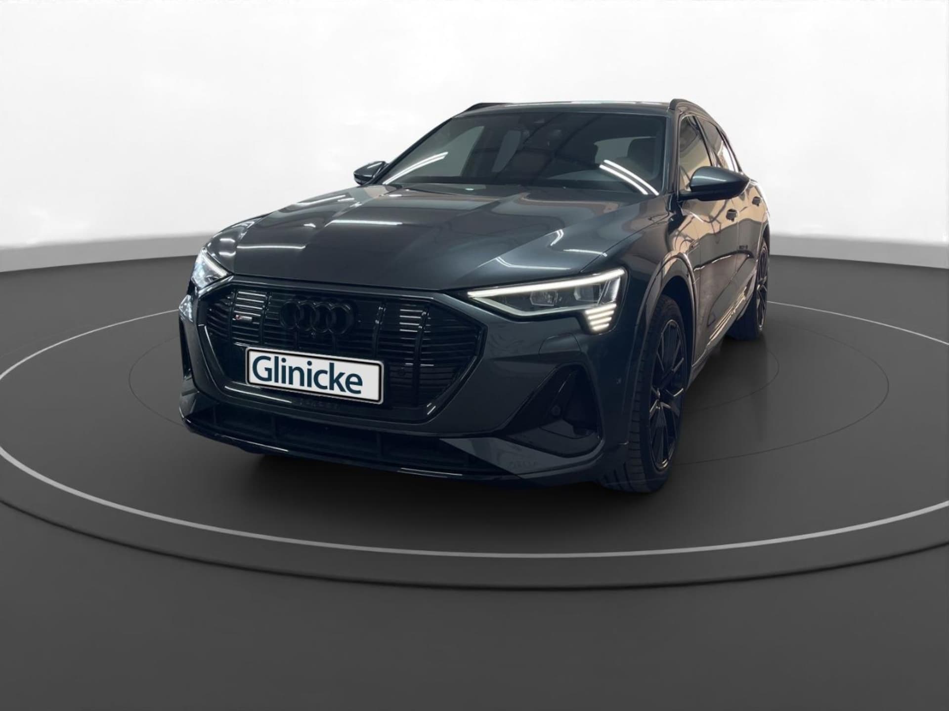 Audi e-tron S line