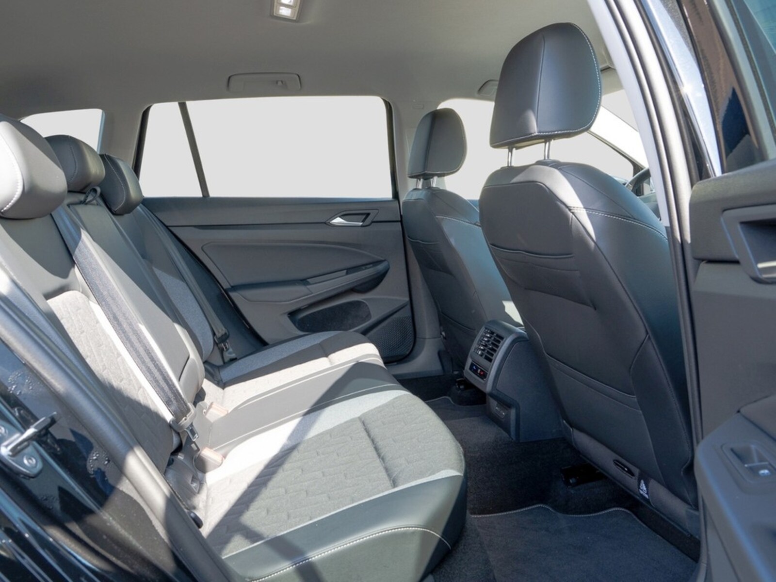 Volkswagen Golf Variant – Bild 9