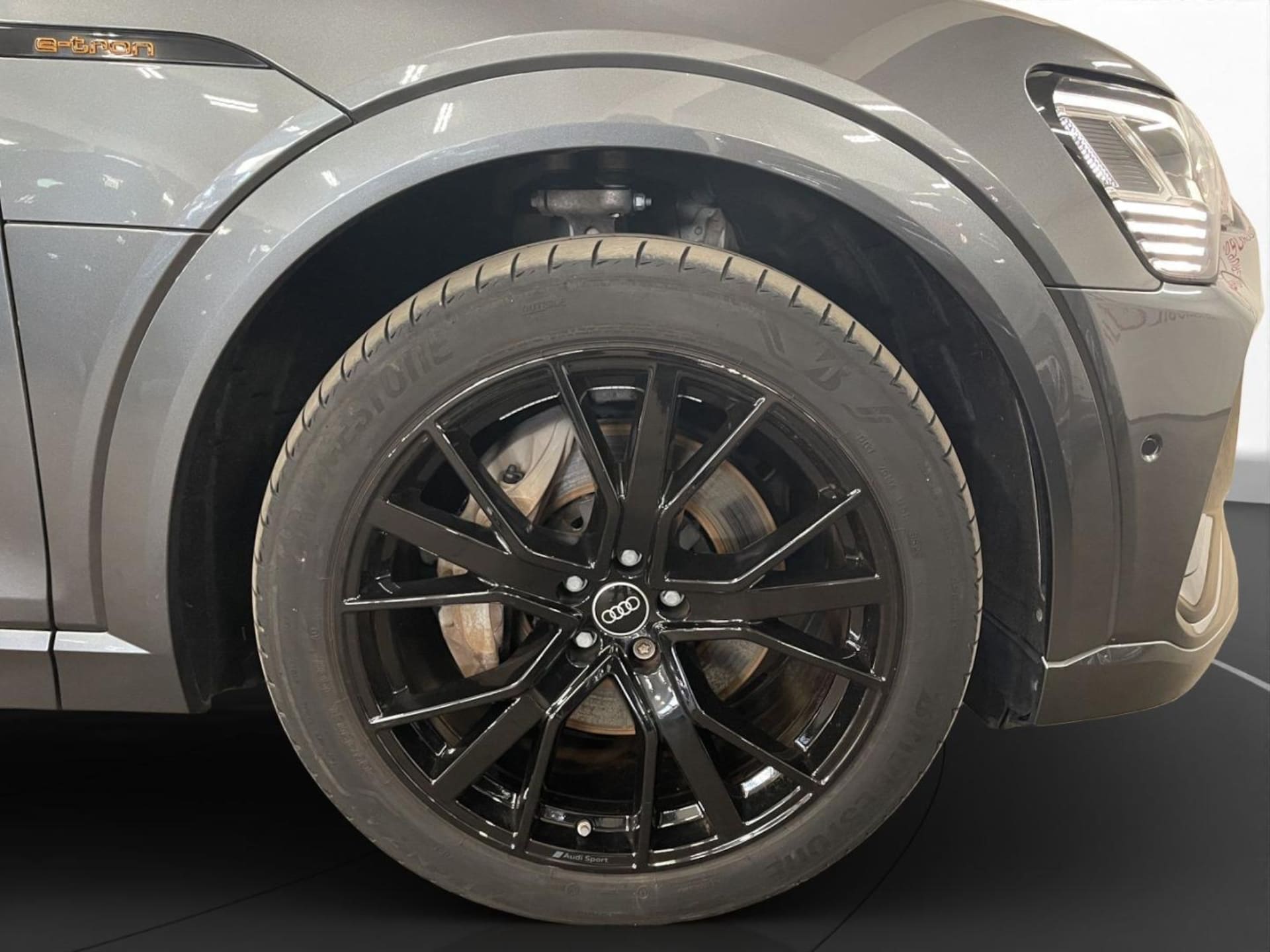 Audi e-tron S line