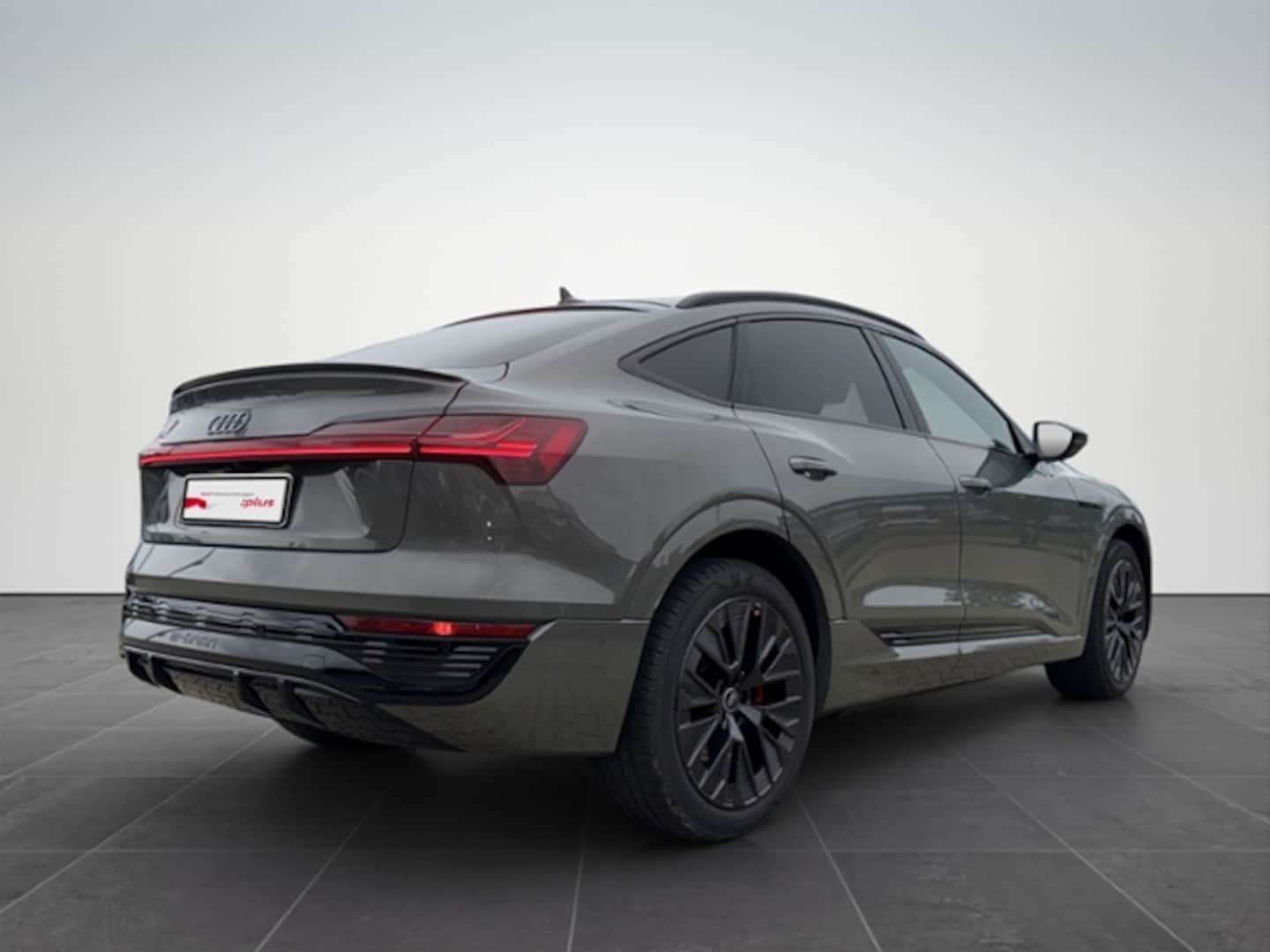 Bild über Audi Q8 Sportback e-tron S line 55 e-tron quattro - für weitere Informationen kontaktieren Sie den Audi Partner