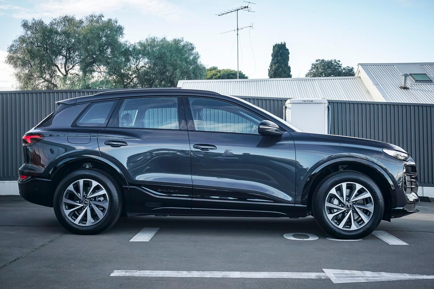 Image about Audi Q6 SUV e-tron e-tron