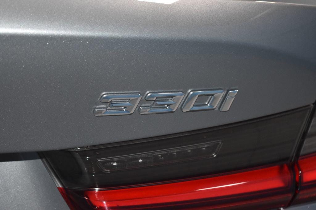 2025 BMW 3 Series 330i - Photo 27