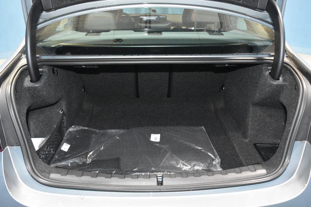 2025 BMW 3 Series 330i - Photo 28