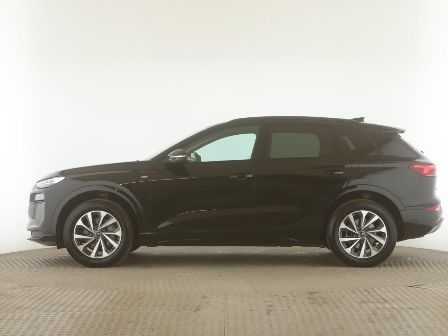 Bild über Audi Q6 SUV e-tron e-tron - für weitere Informationen kontaktieren Sie den Audi Partner