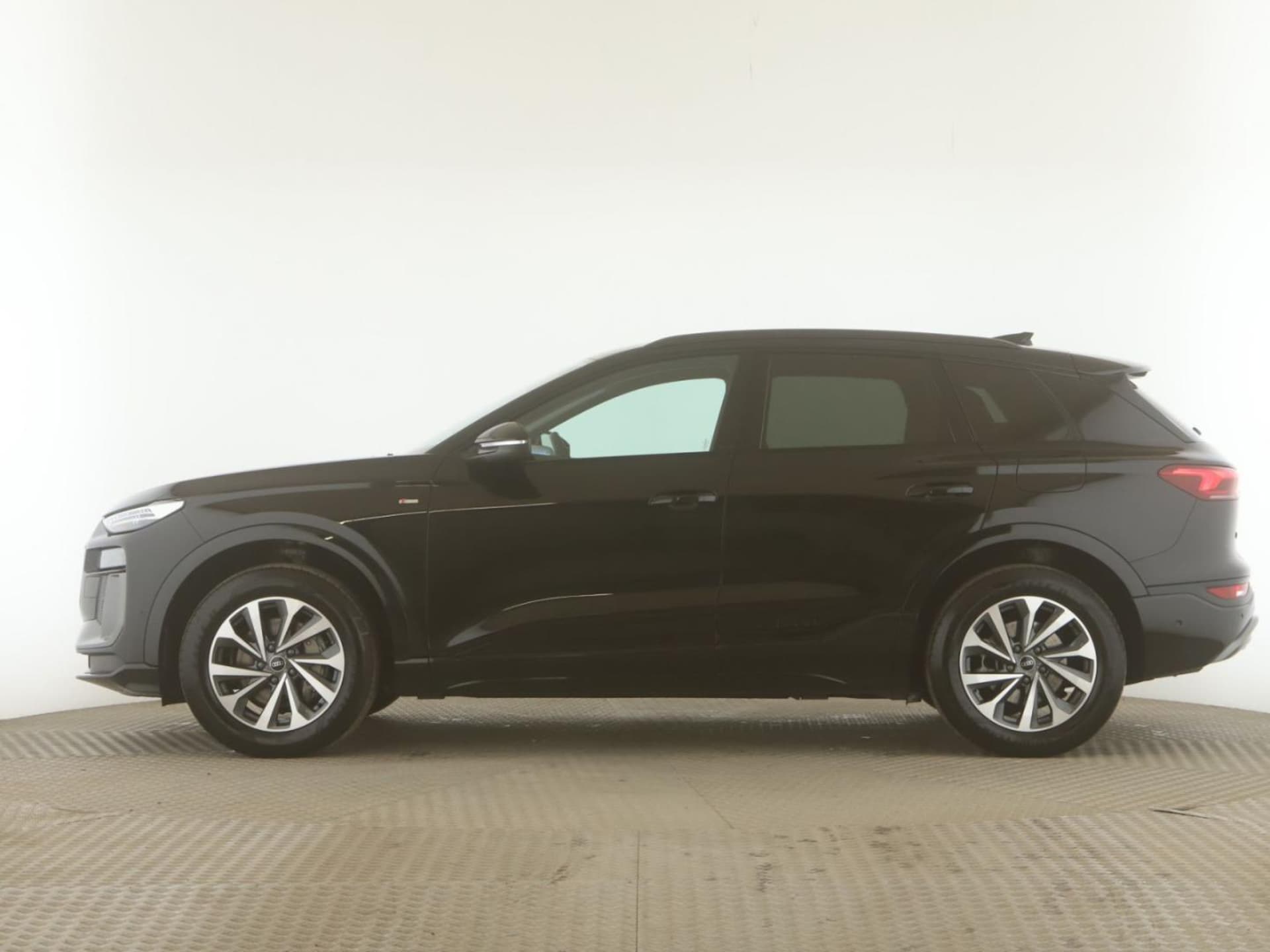 Audi Q6 SUV e-tron