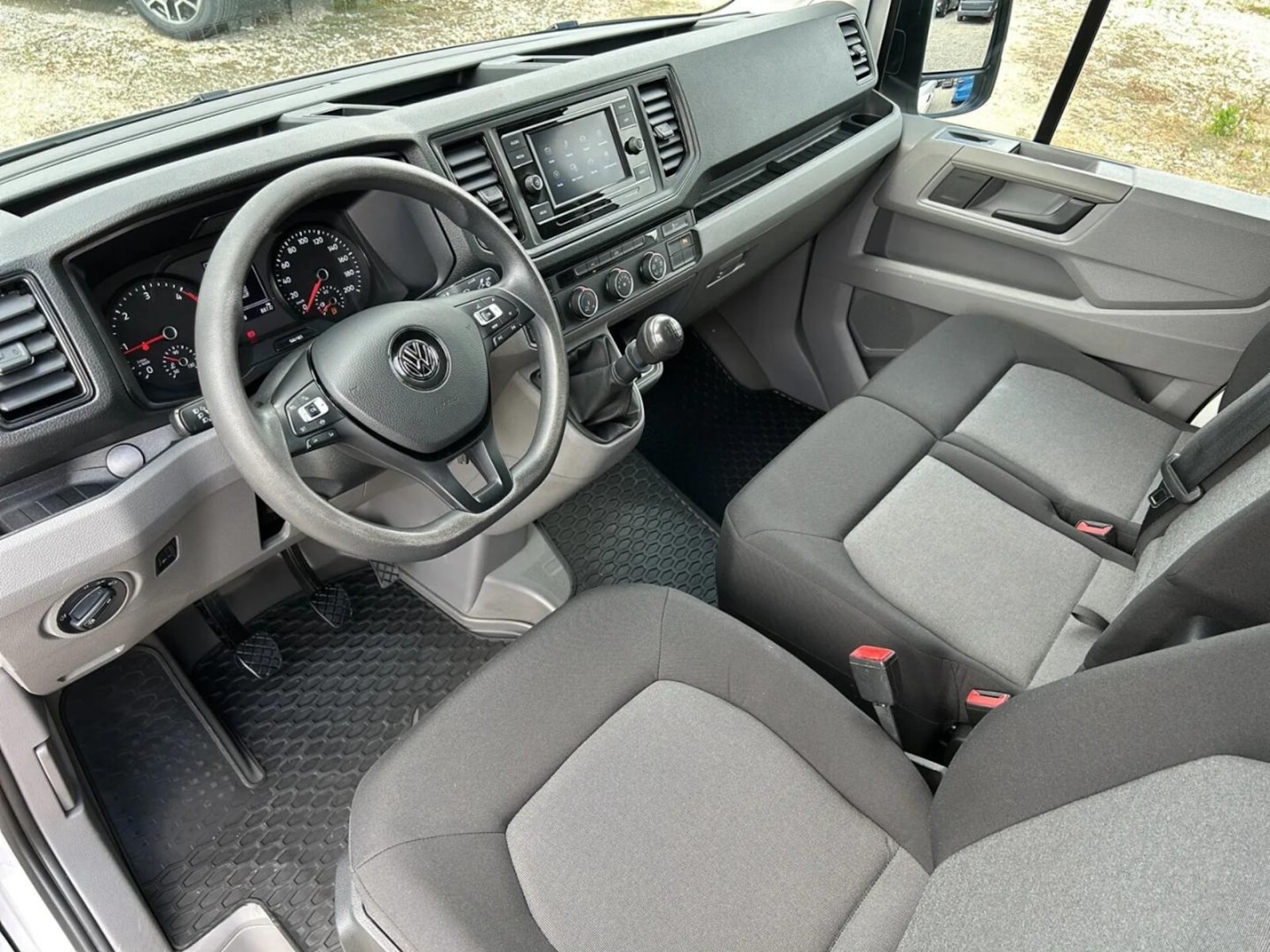 Volkswagen Crafter Furgon średni rozstaw osi