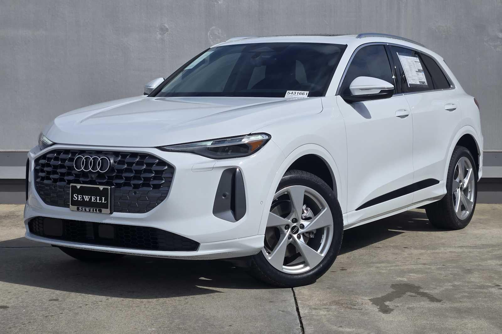 2026 Audi Q5 Premium Plus quattro's photo