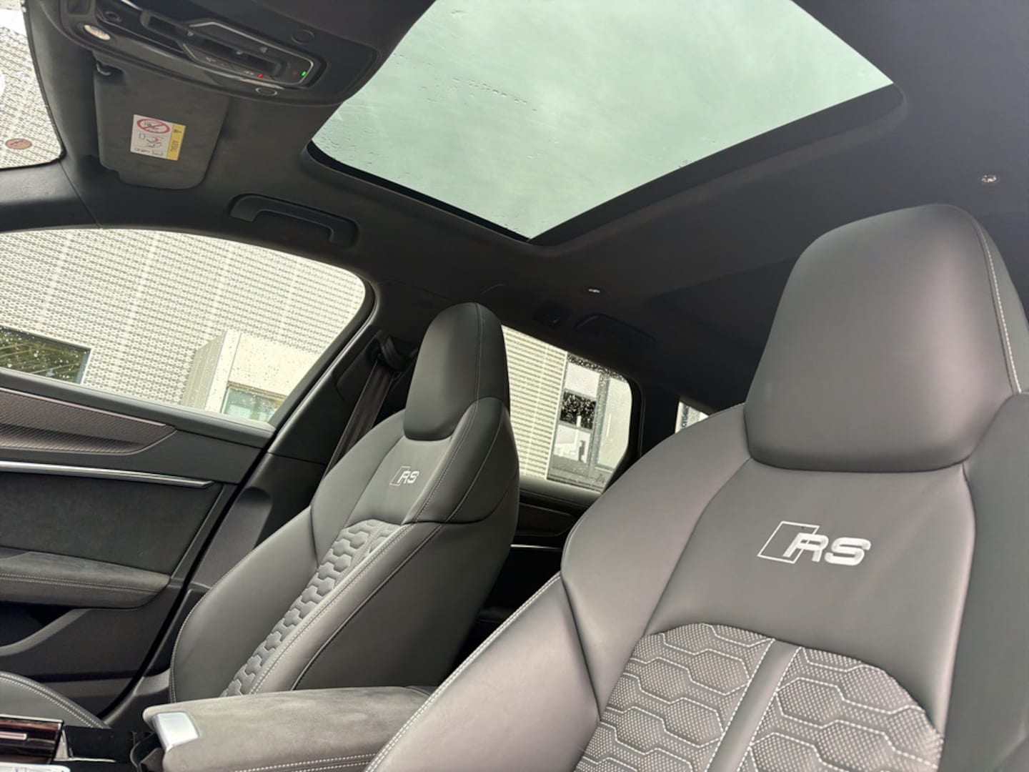 Bild über Audi RS 6 Avant performance quattro tiptronic - für weitere Informationen kontaktieren Sie den Audi Partner