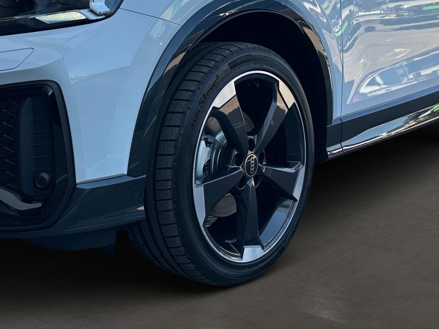 Bild über Audi Q2 S line 40 TFSI quattro S tronic - für weitere Informationen kontaktieren Sie den Audi Partner
