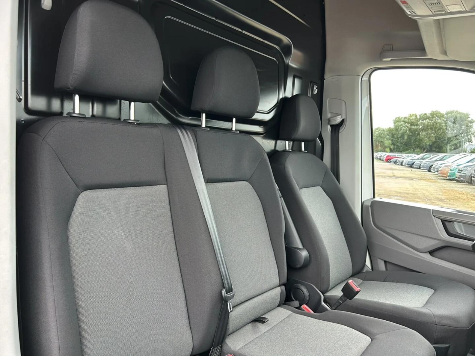 Volkswagen Crafter Furgon średni rozstaw osi